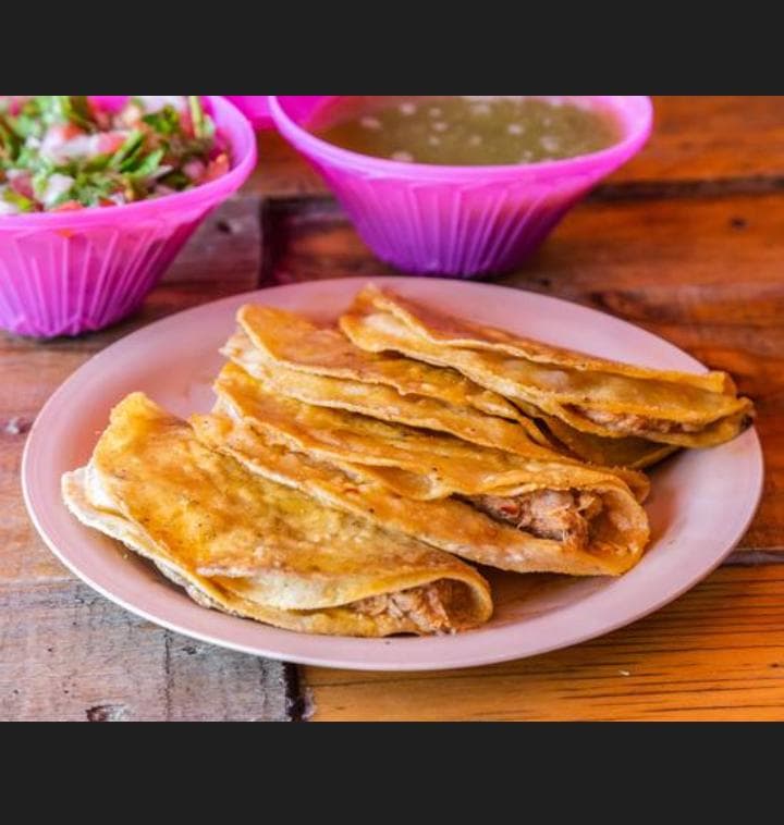 8 TACOS DE BARBACOA