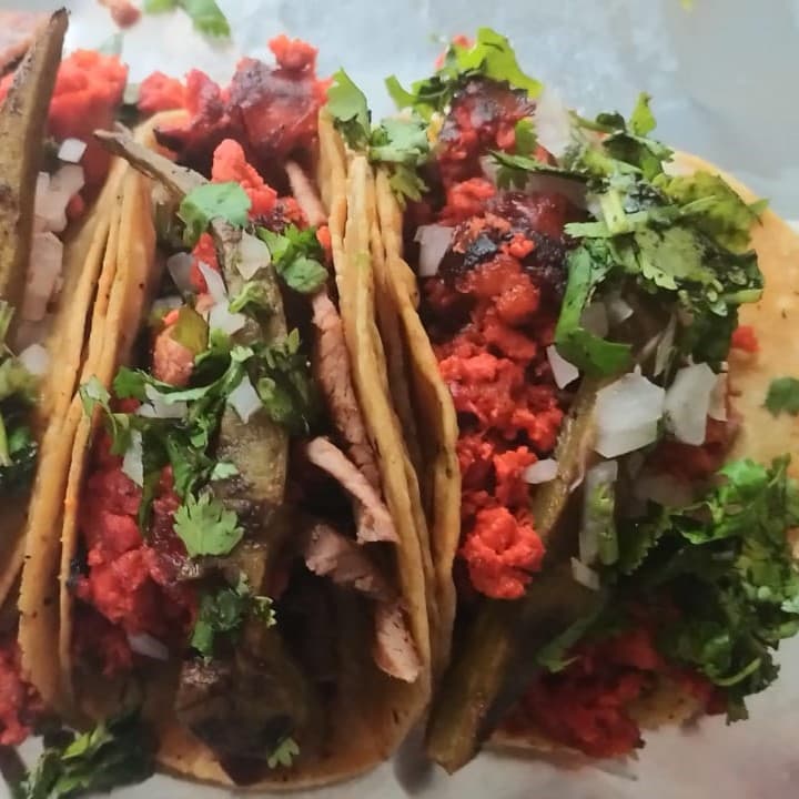 ORDEN DE TACOS + REFRESCO GRATIS