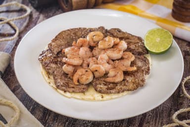Solomo con Camarones al Ajillo