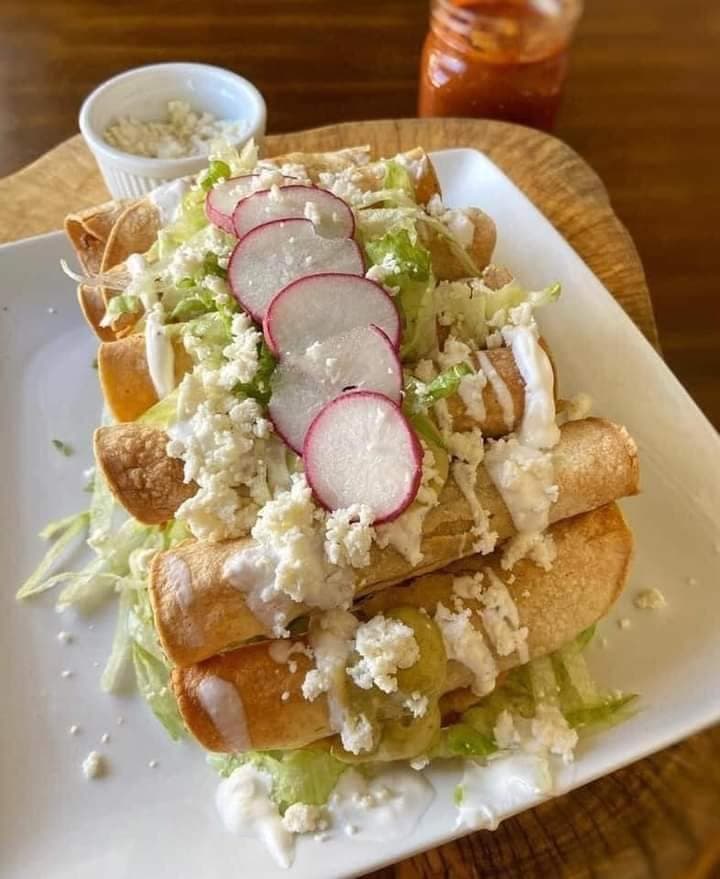 Tacos Dorados de Queso