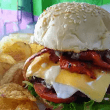 Combo PASTORERA Burger + Papas fritas