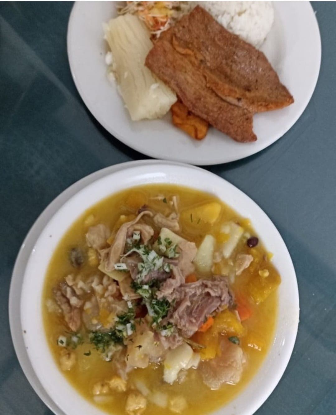 Mute santandereano con carne asada