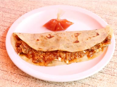 2 Quesadillas + Refresco.