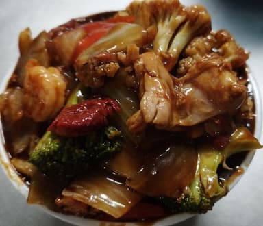 Lechón en Tajadas con Verduras en Salsa Ostión