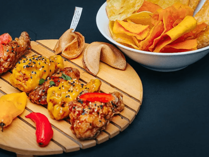 6 chupeticas bbq de pollo + papas fritas