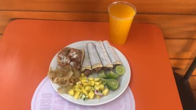 Taco de harina de chorizo