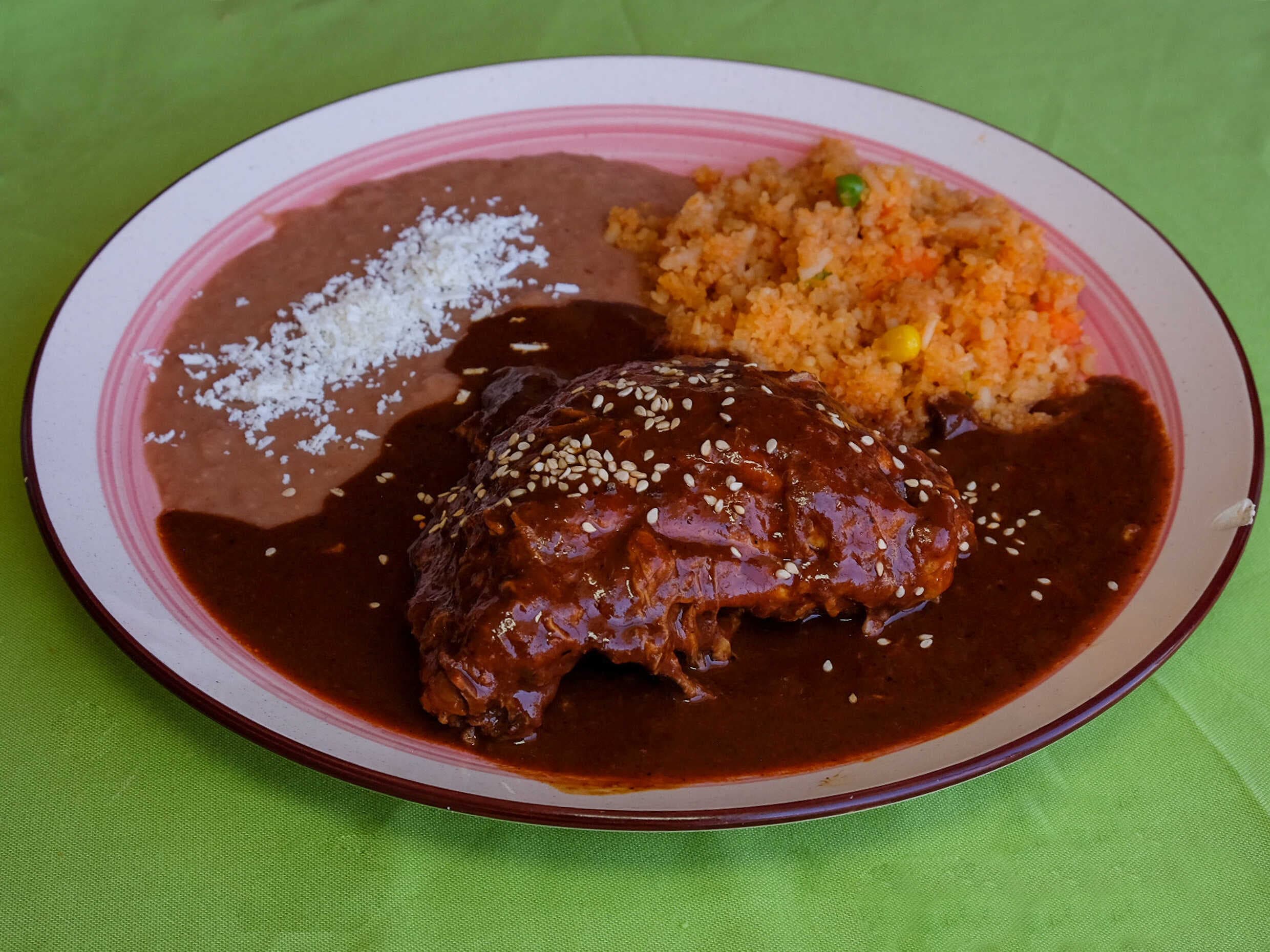 Mole con Pollo