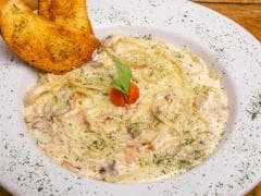 Fettuccine Alfredo