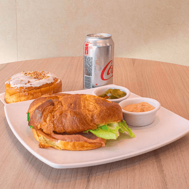 Combo Croissant Jamón y Queso