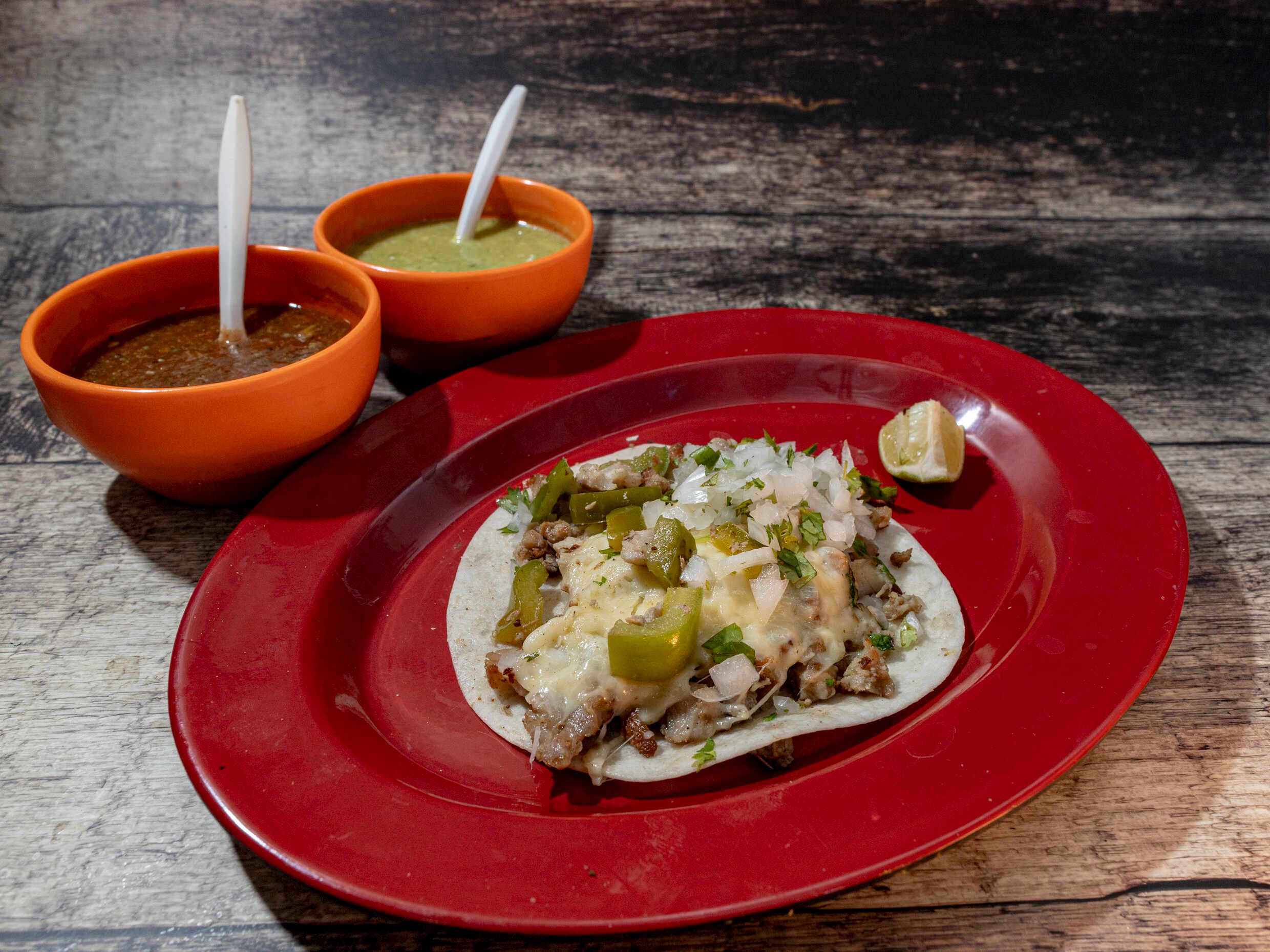 Taco de Alambre con Tortilla de Harina y Queso