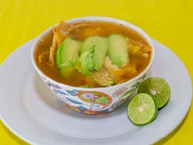 Sopa de tortilla con pollo