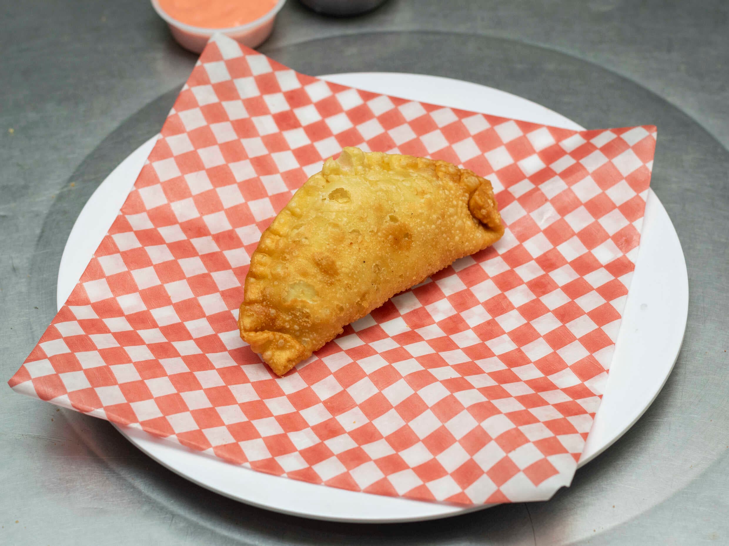 Empanada de Pollo, Arroz y Huevo