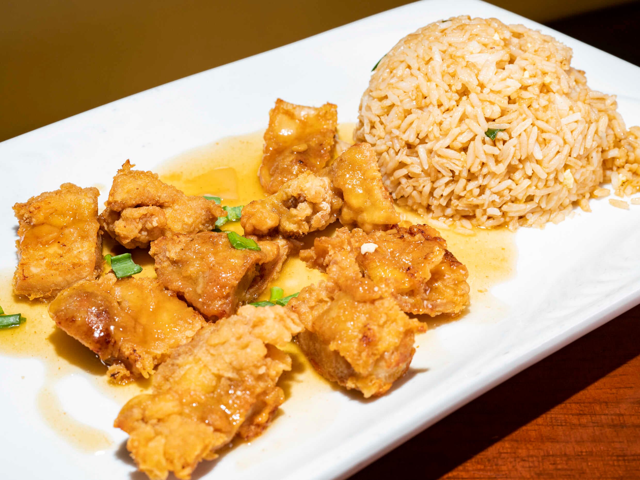 Pollo Chijaukay con Chaufa