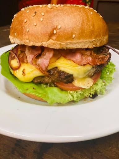 Burger Sencilla + Burger Hawaiana