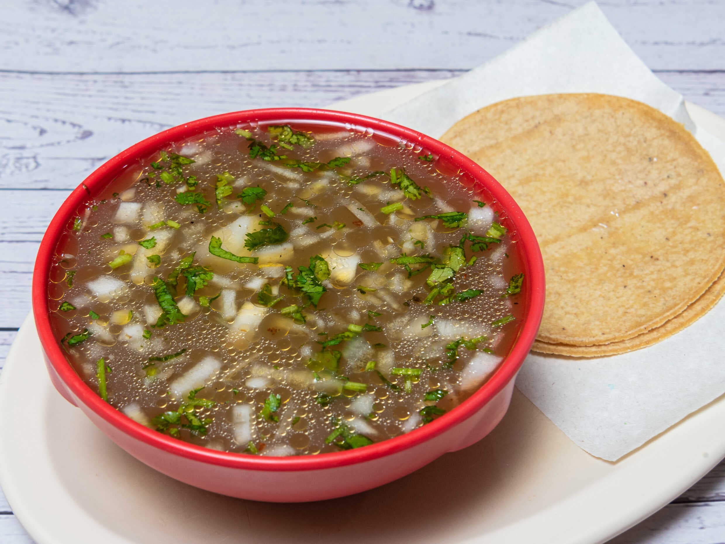 Consomé de Barbacoa con Carne de Cabeza de Res