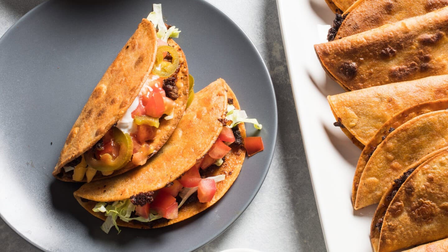 Tacos Dorados + Frijoles con Queso