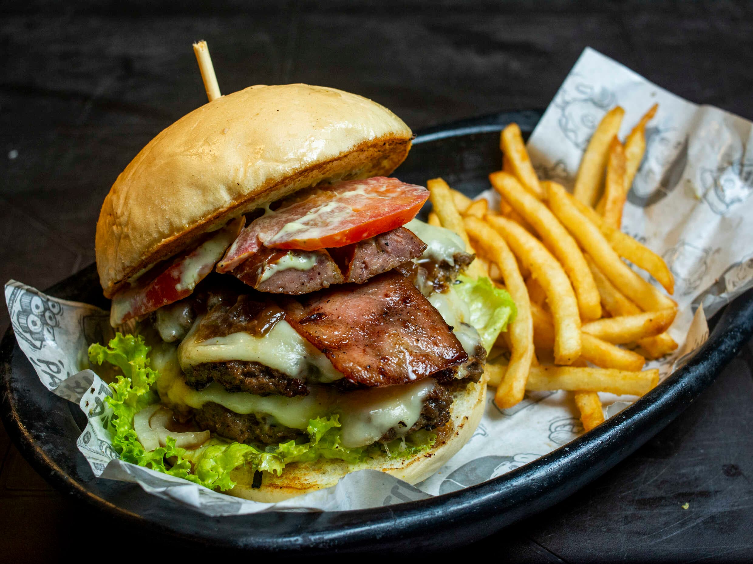 •	HAMBURGUESA ESPECIAL