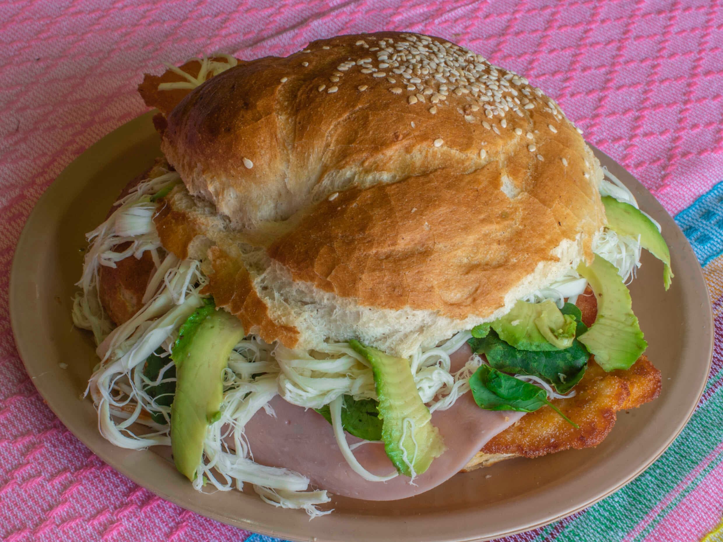 CEMITA DE MILANESA DE POLLO