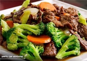 Carne con brócoli