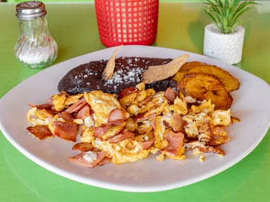 Huevos Revueltos con Jamón