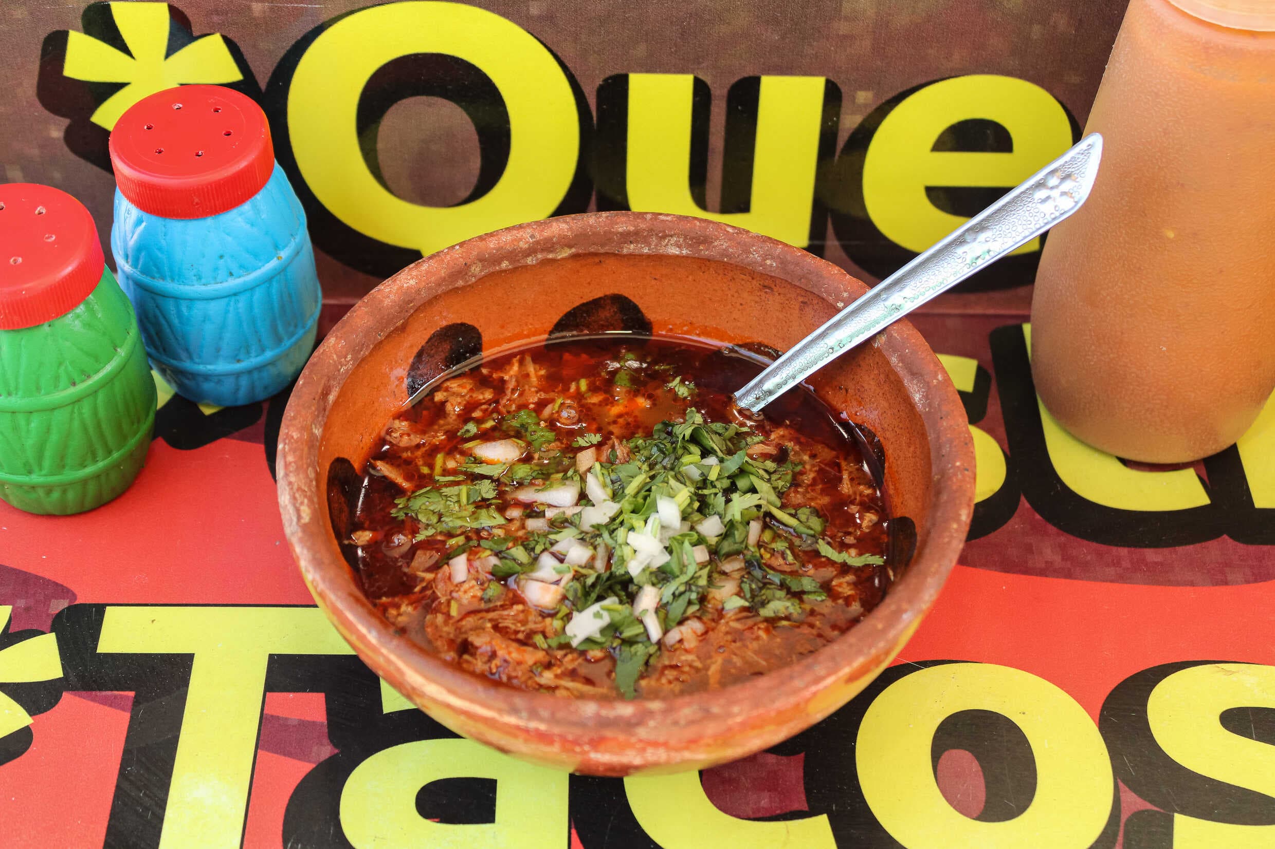 1/2 Litro de Consomé + 3 Dorados de Birria