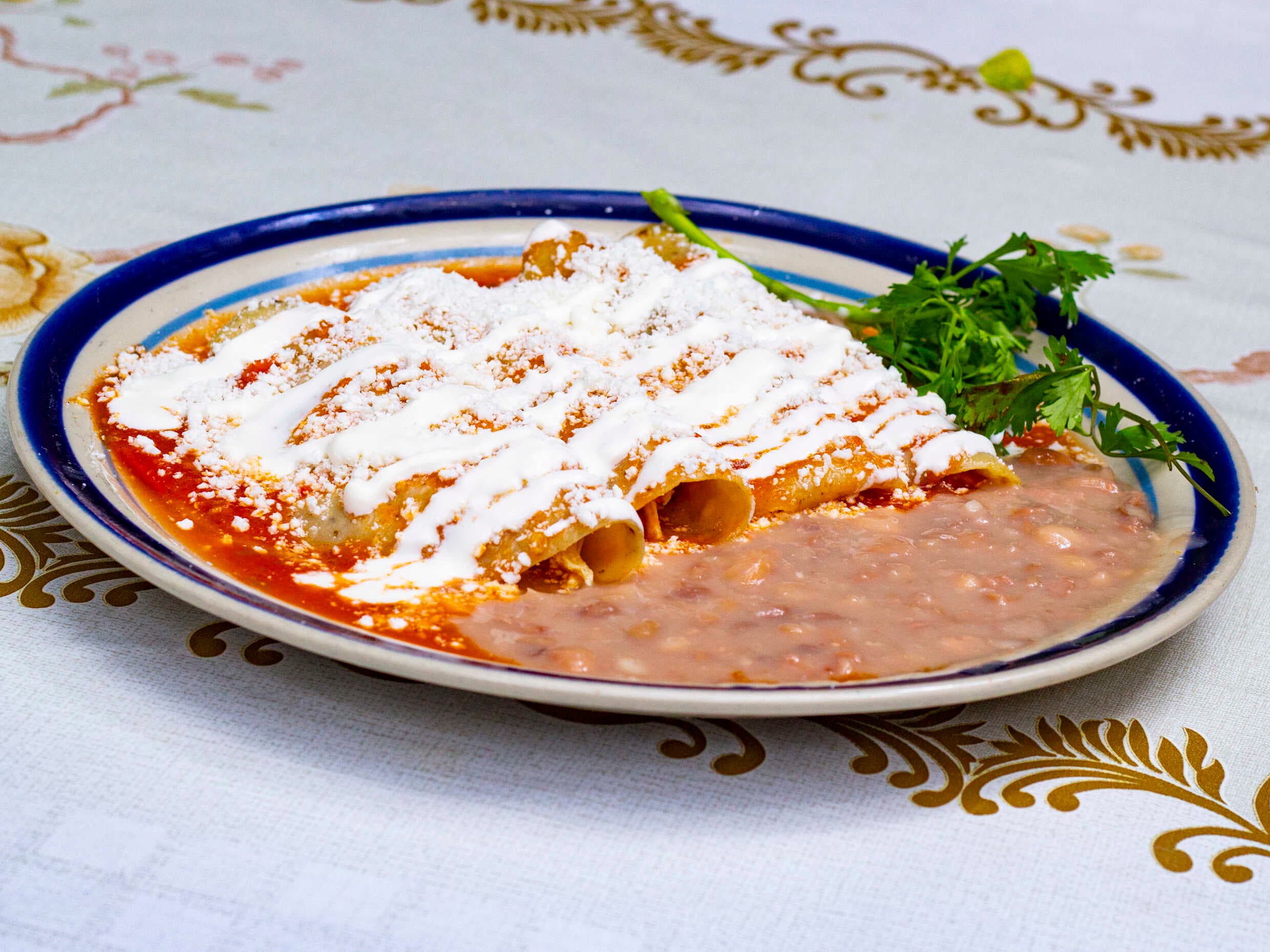 Combo Enchiladas rojas+Sopa+Agua