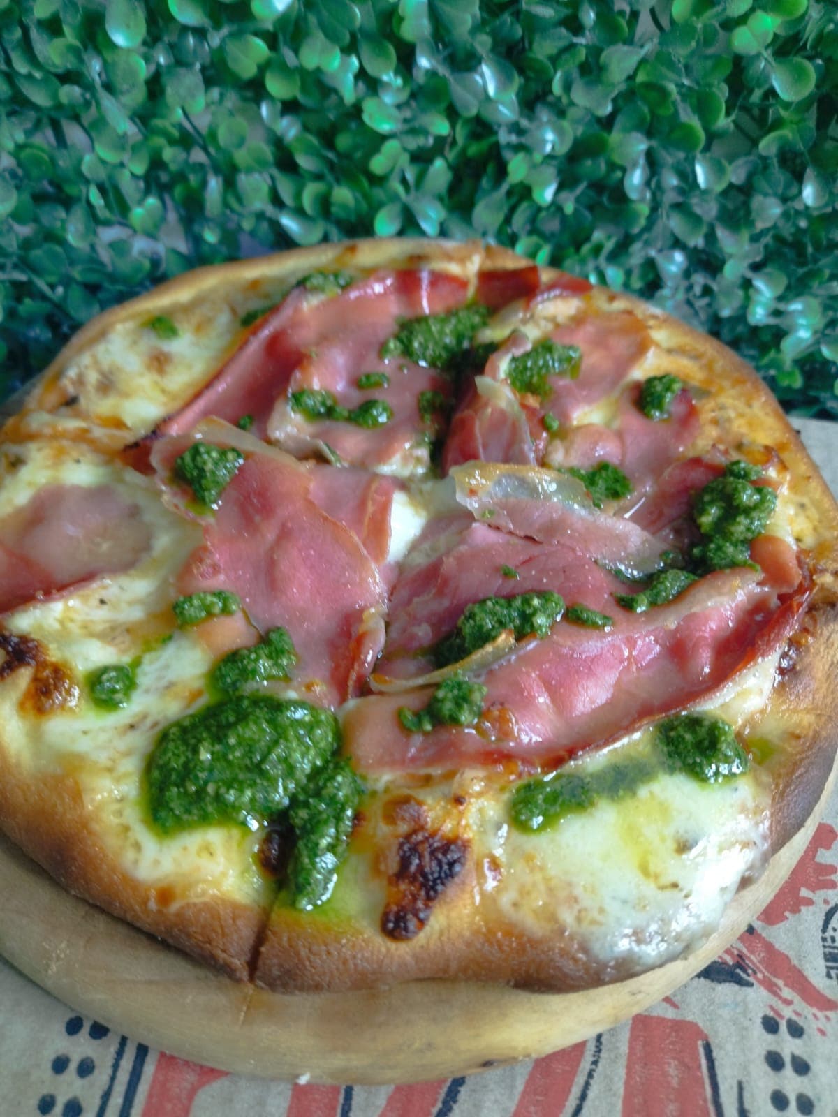 Pizza Jamón Serrano y Pesto Personal 4 Porciones
