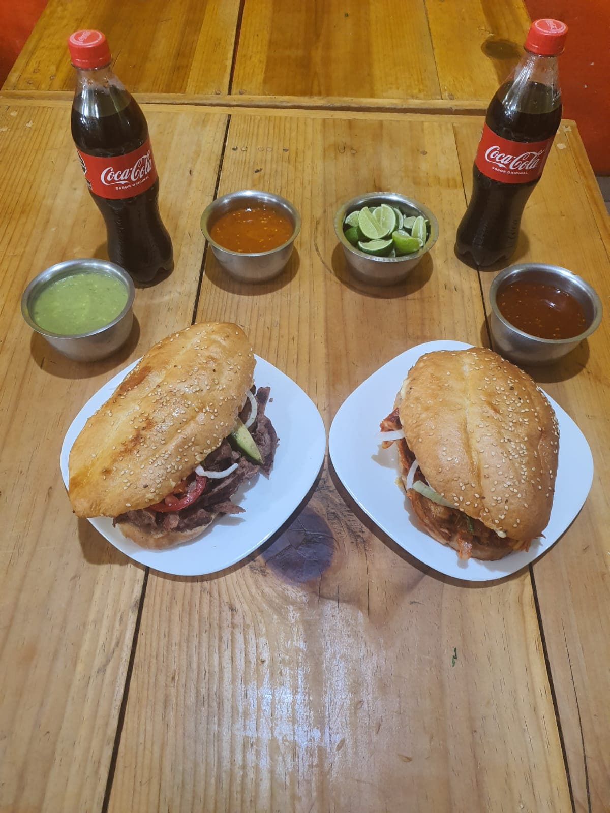 Combo 2: Tortas Costilla y Arrachera + 2 Refrescos