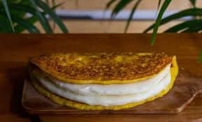 Cachapa con Medio Queso de mano + Maltin Polar