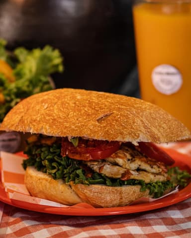 Sándwich de Pollo Asado