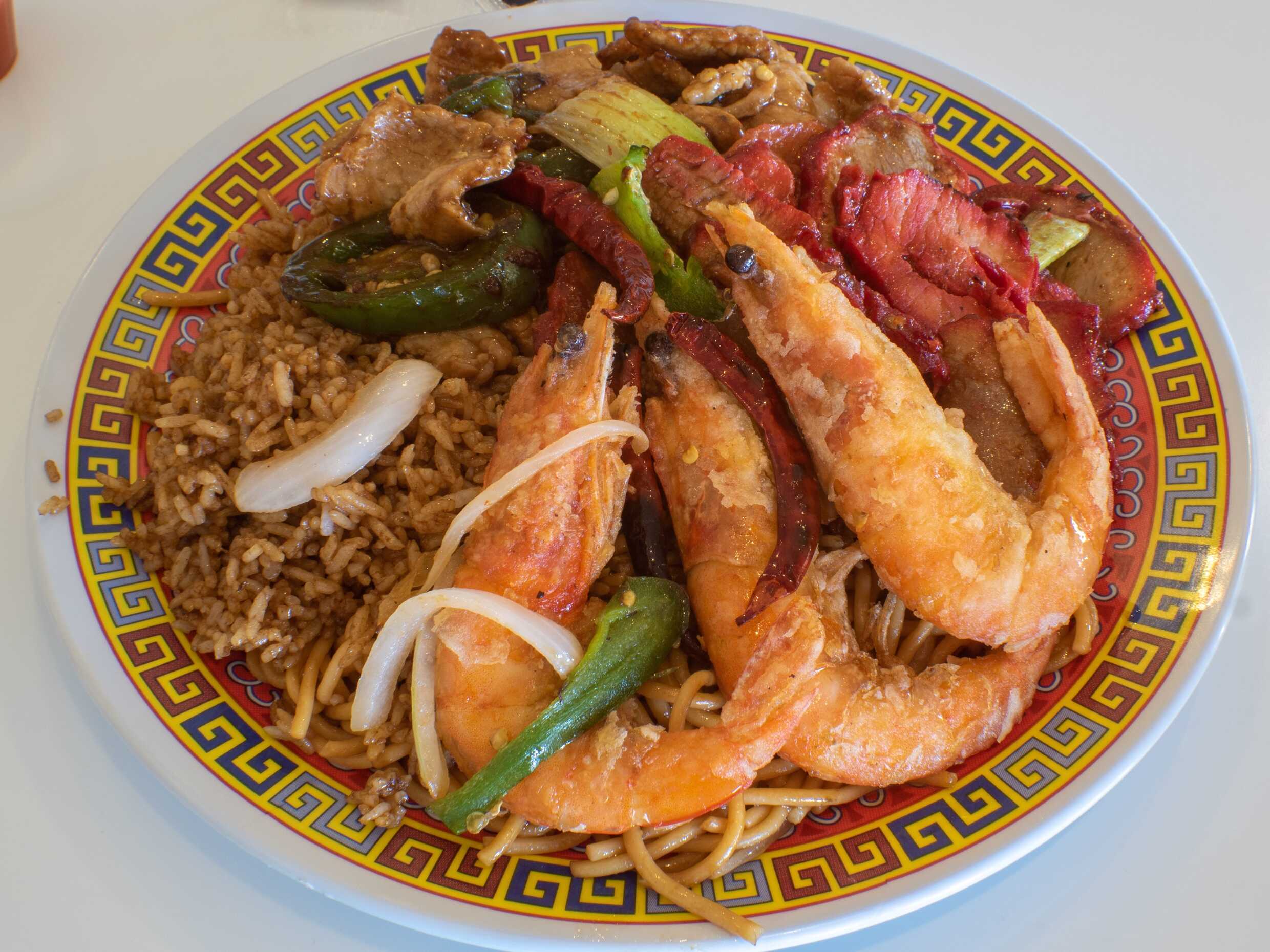 3 Guisados y Arroz o Espagueti