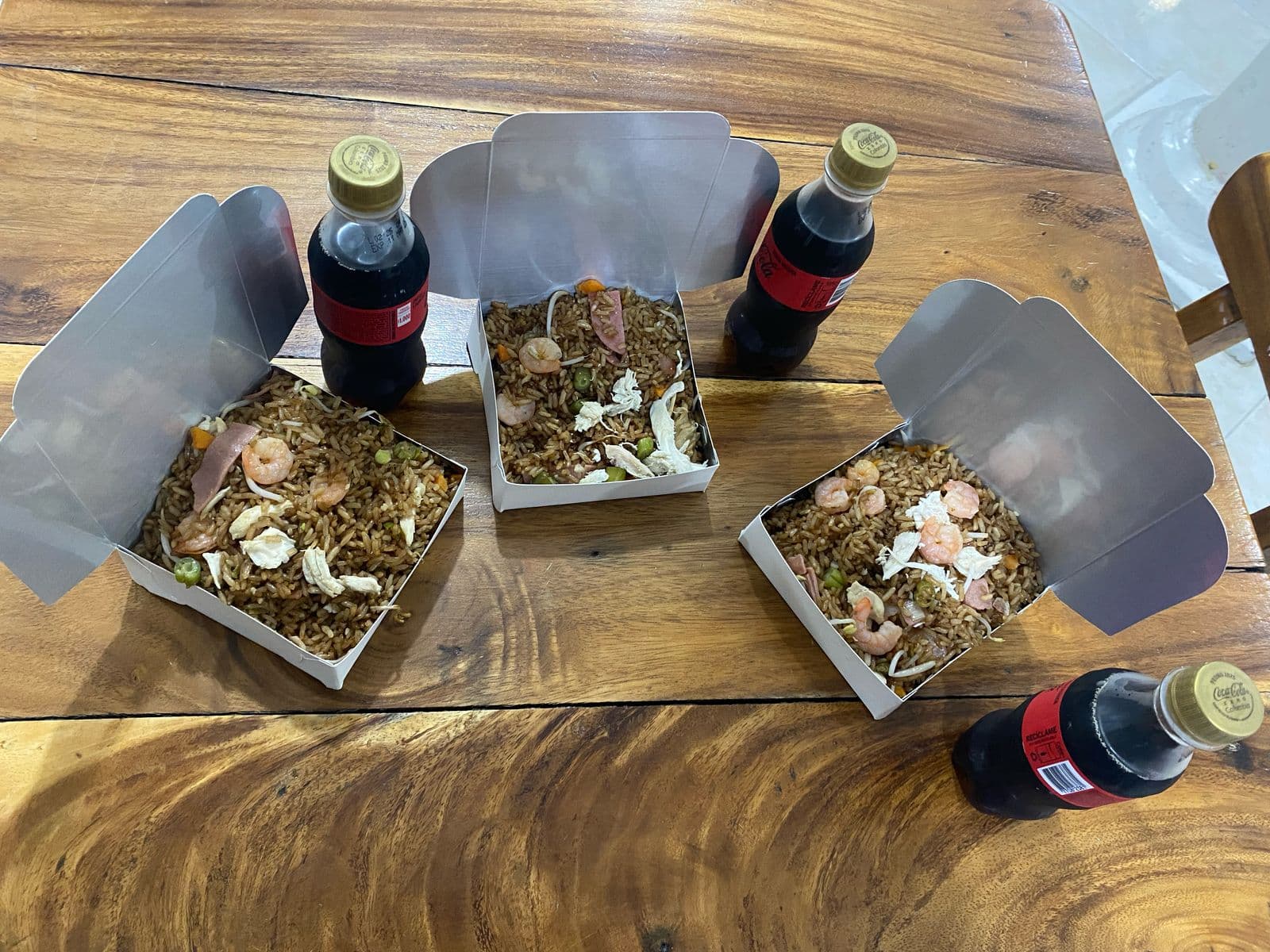 Combo para 3: 3 Cajitas de Arroz con 3 Gaseosas