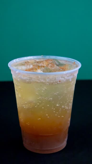 Michelada con Agua Mineral 16 Oz