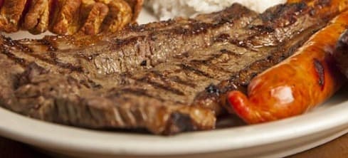 Bandeja de carne con chorizo