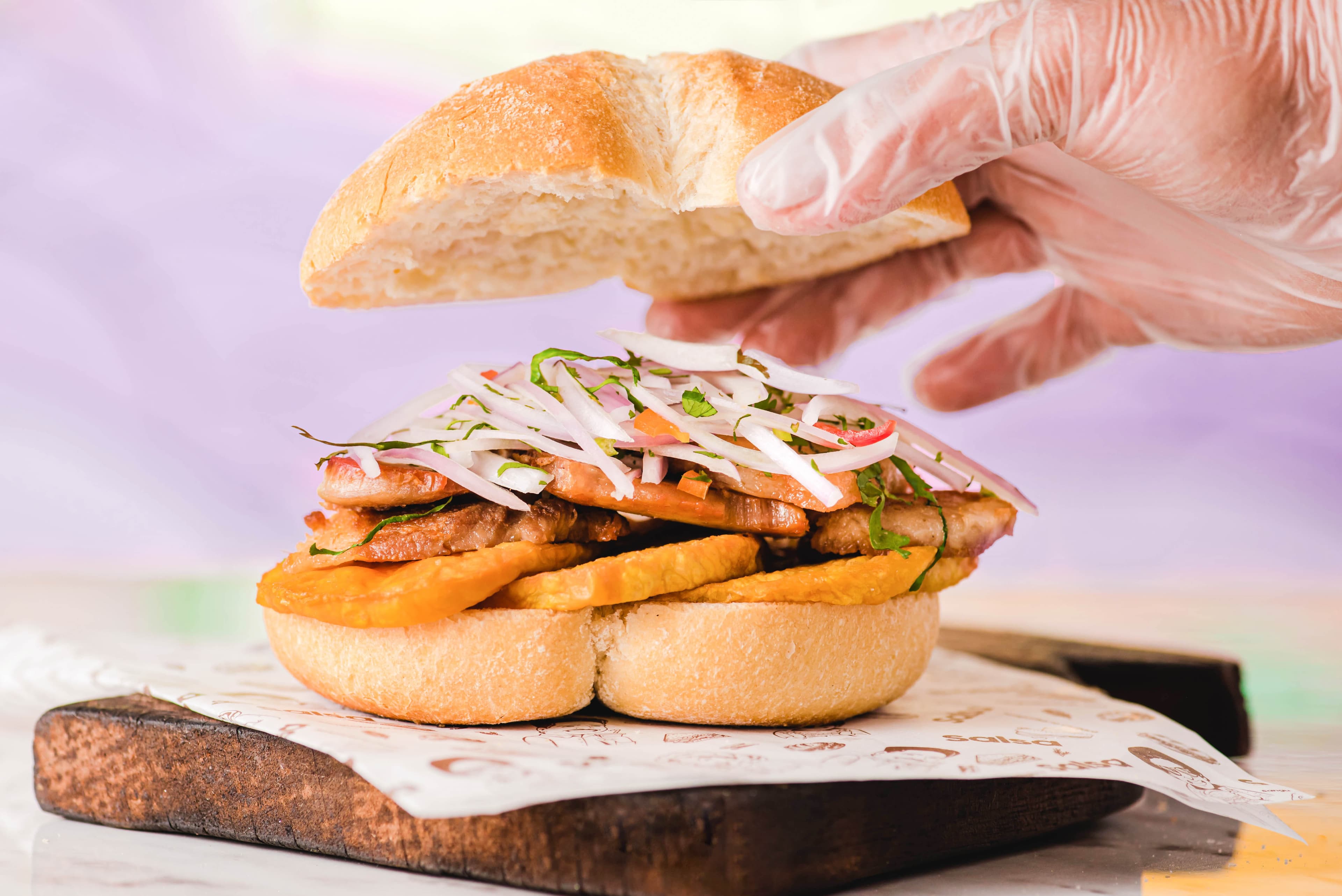 Pan con Chicharrón