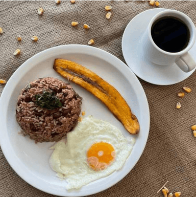 Gallo Pinto, Carne Desmenuzada. Incluye Café