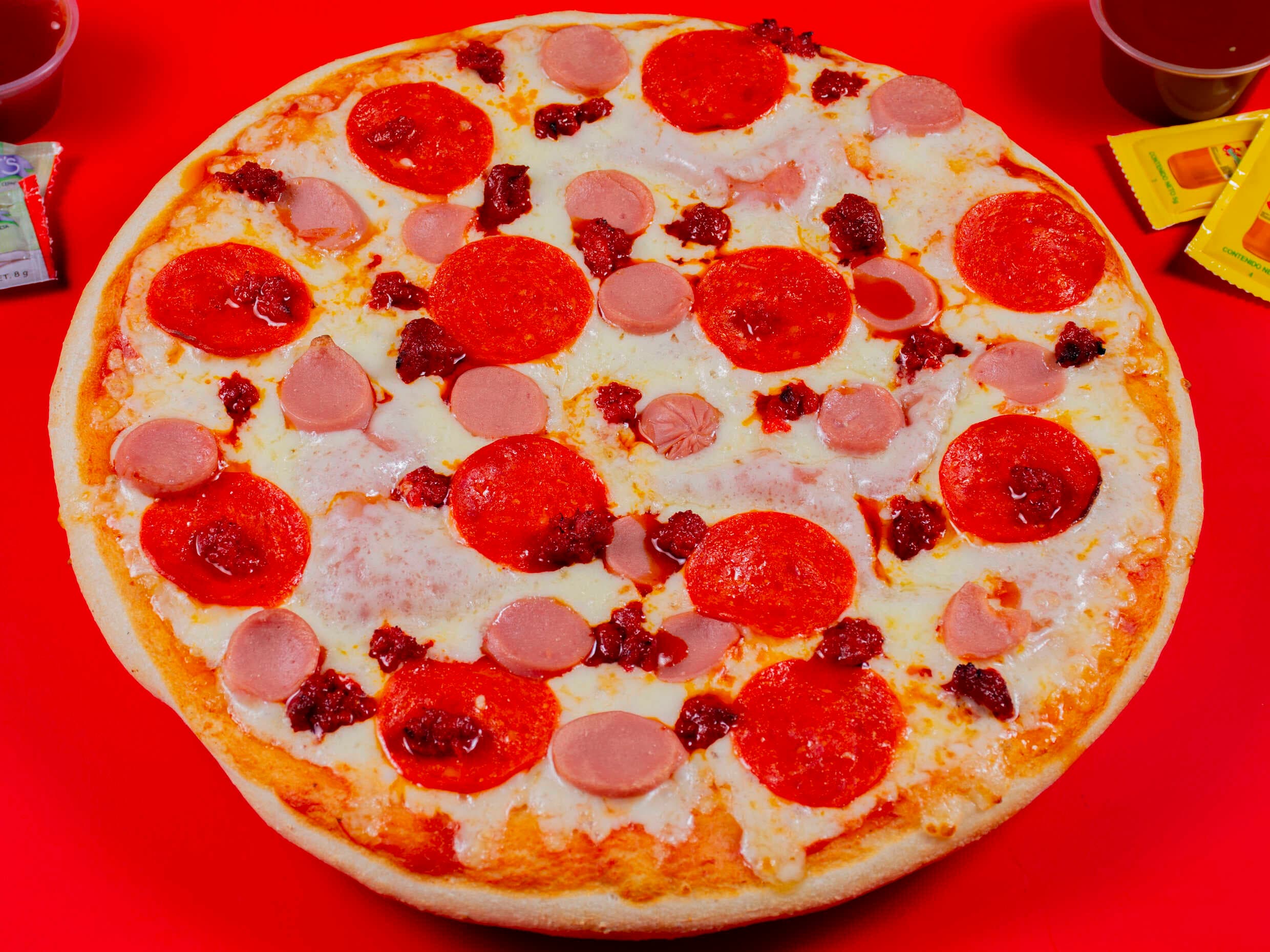 PIZZA AL PASTOR + PIZZA CARNES FRIAS