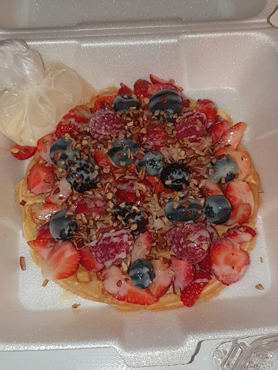 Waffle Lechera con Frutos