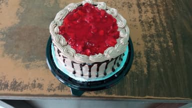 Pastel Redondo de 3 Leches con Crema de Chocolate