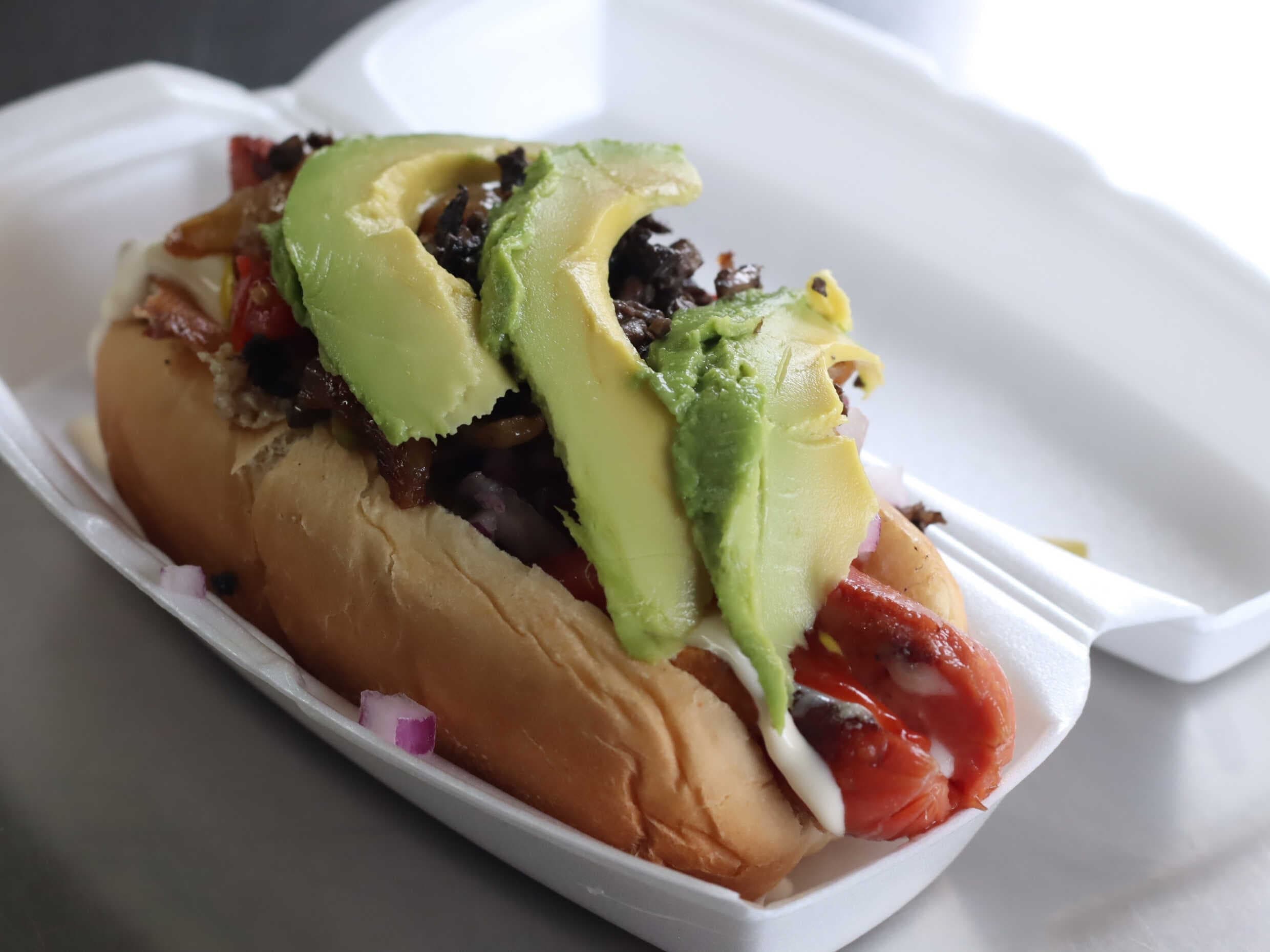 1 Dogo Relleno + Agua de Jamaica 500 Ml