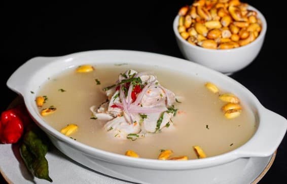 Chilcano Acevichado con Chicharrón de Pota
