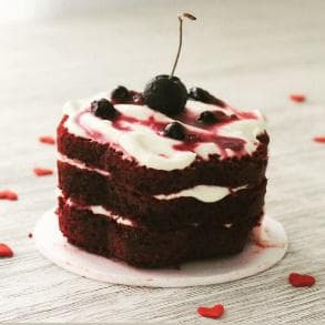 Red Velvet y Frutos Rojos 6-8 Porciones