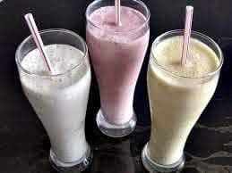 Jugos naturales en leche