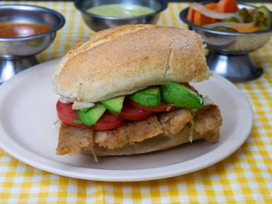 Torta de Pechuga de Pollo Empanizada
