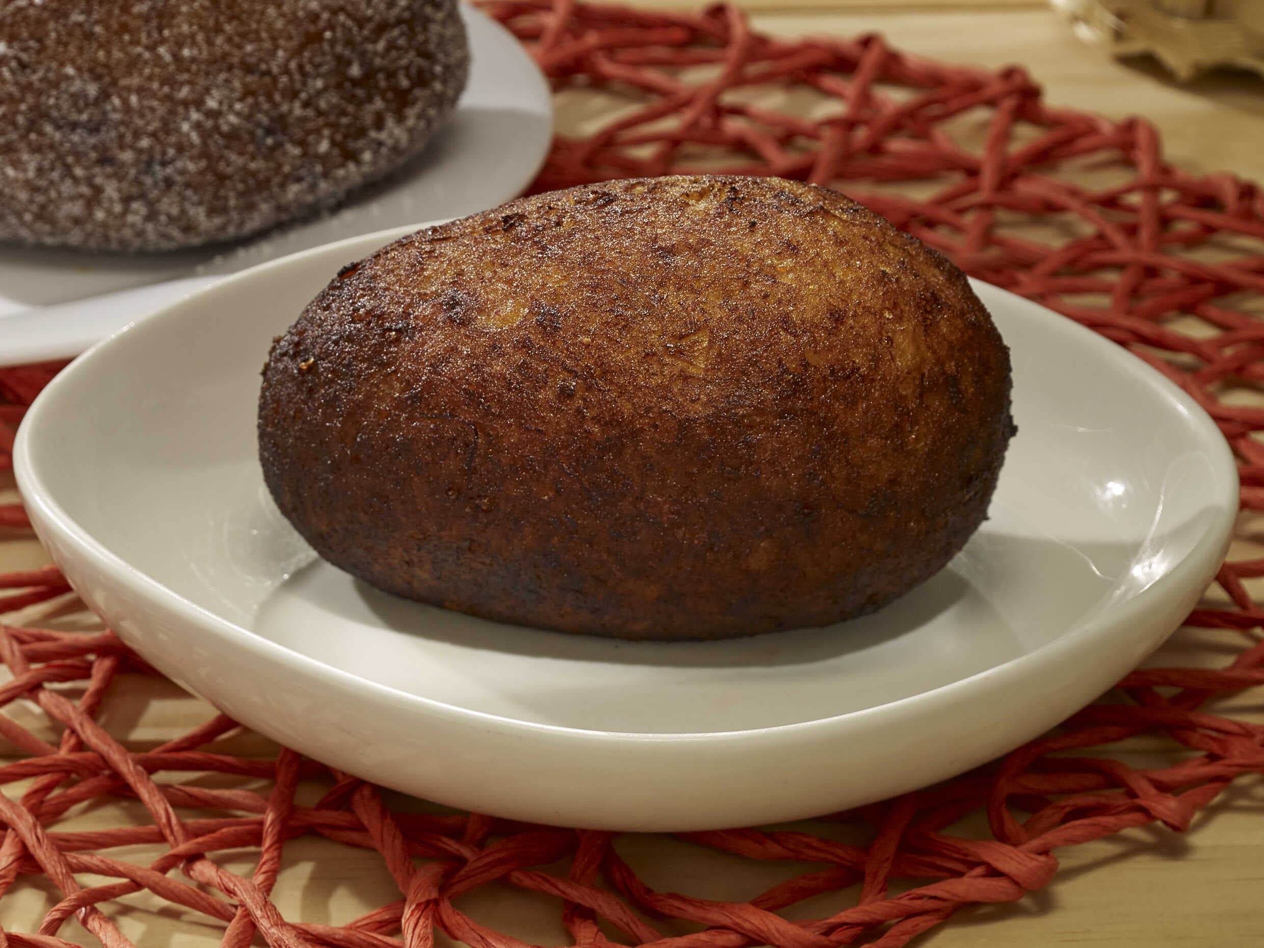 Empanada de Platano Maduro con Frijol