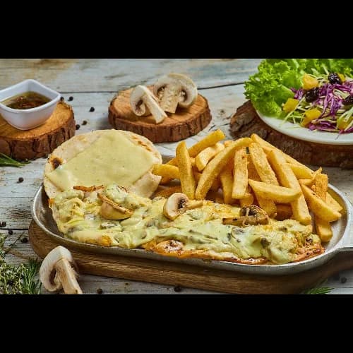 Pechuga Gratinada con Champiñones