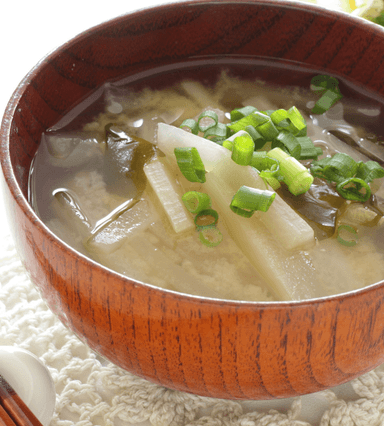Sopa de miso de pollo
