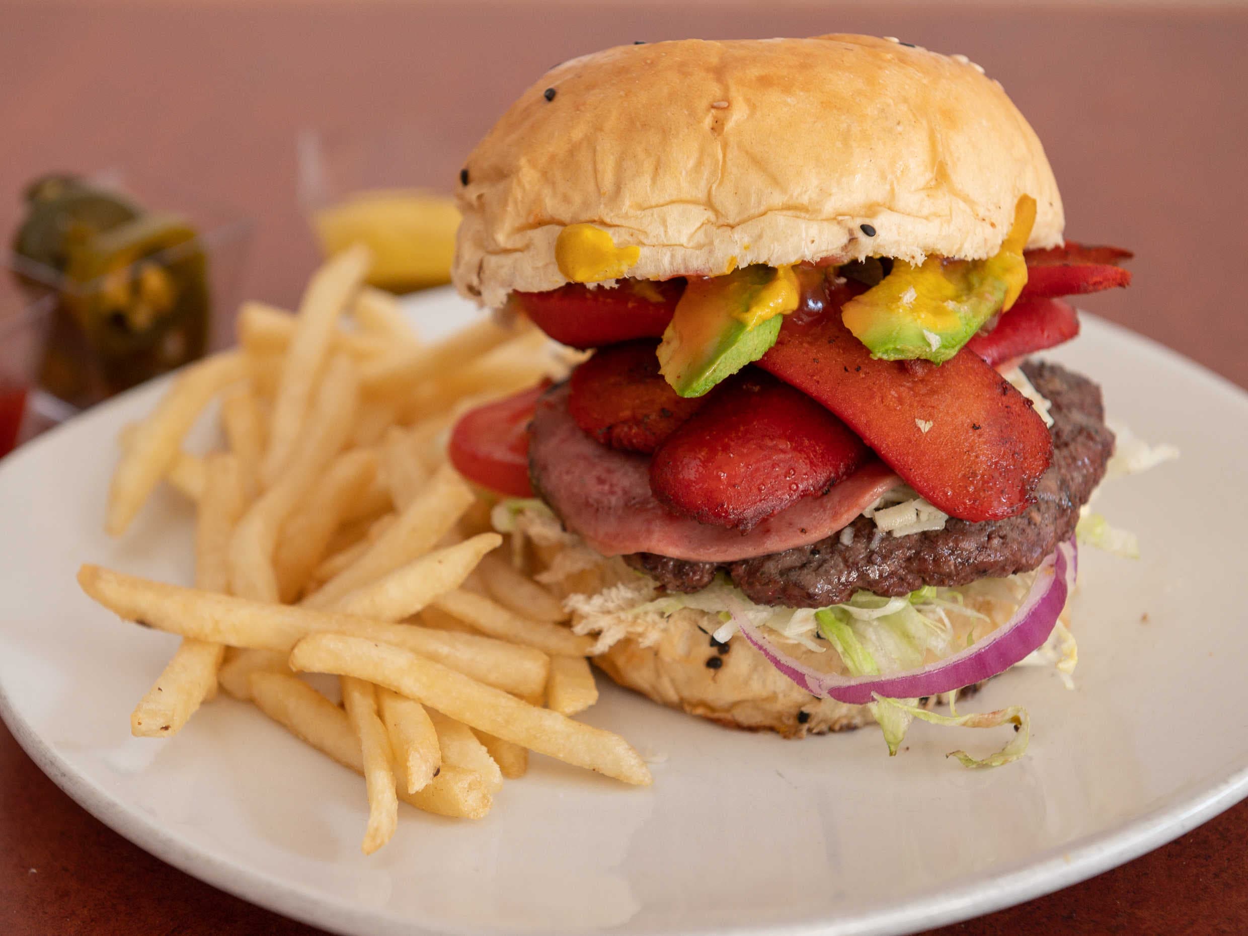 Hamburguesa con Salchicha