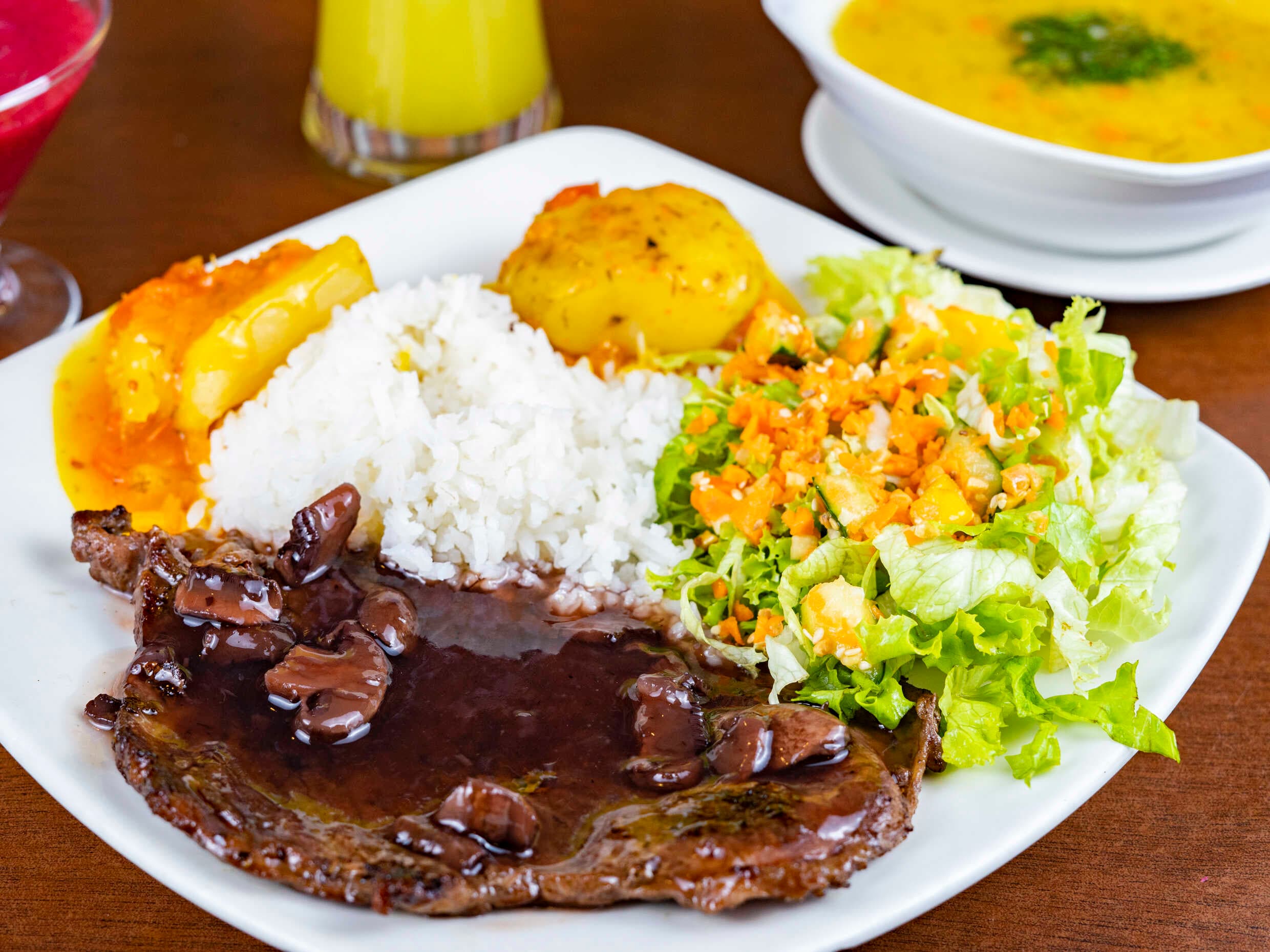 ALMUERZO CASERO