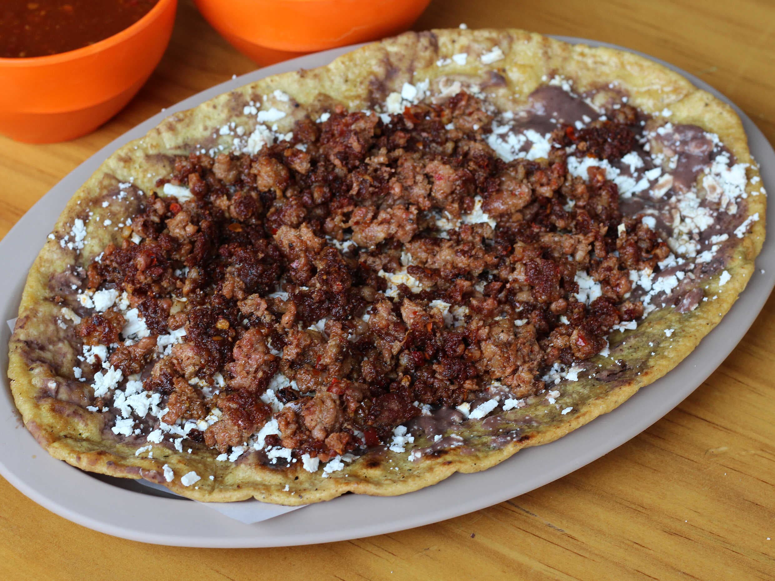 Huarache de Chorizo 30%